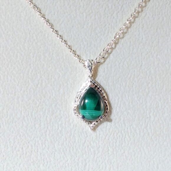 Malachite Pendant Necklace 18" Chain - Picture 7 of 8
